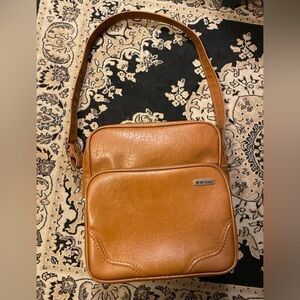 Samsonite est. 1970s Tan Vinyl Shoulder Bag or Leisure Tote Bag